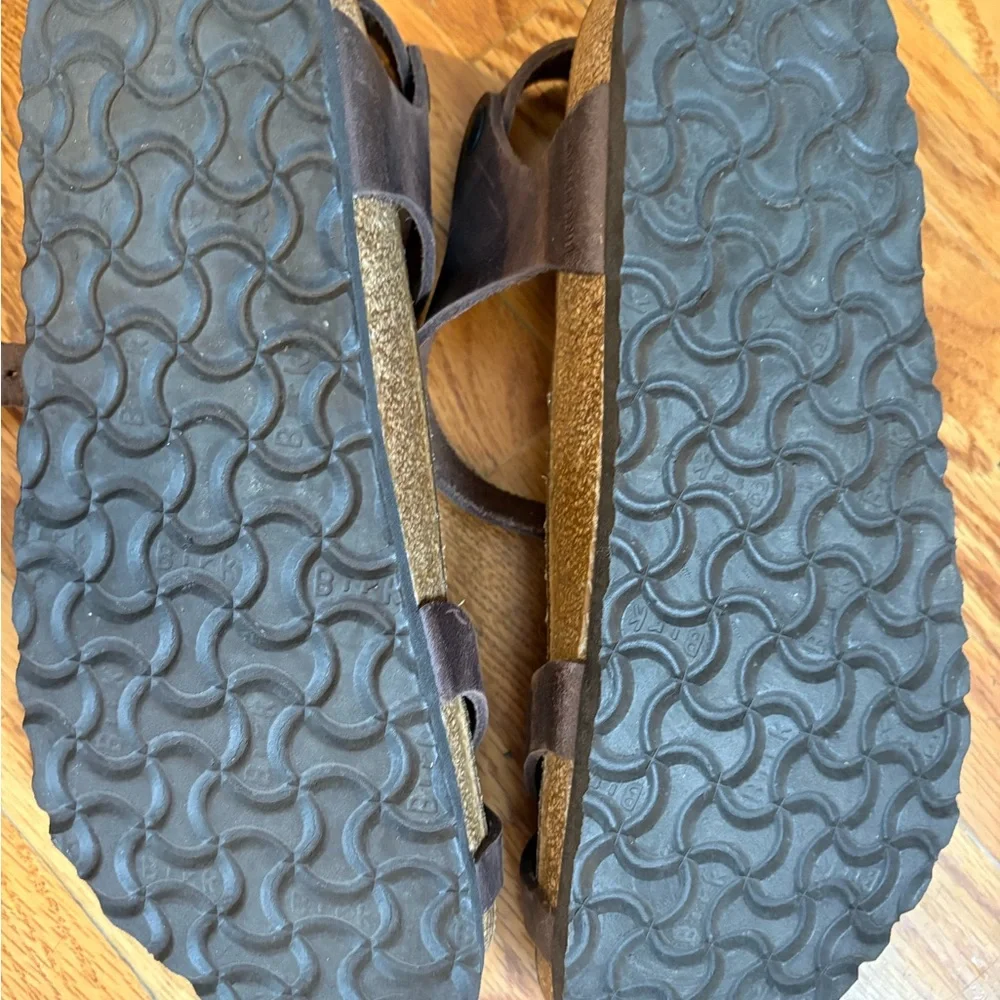 Birkenstock Brown Sandals with Classic Two-Strap Design - Picture 2 of 2